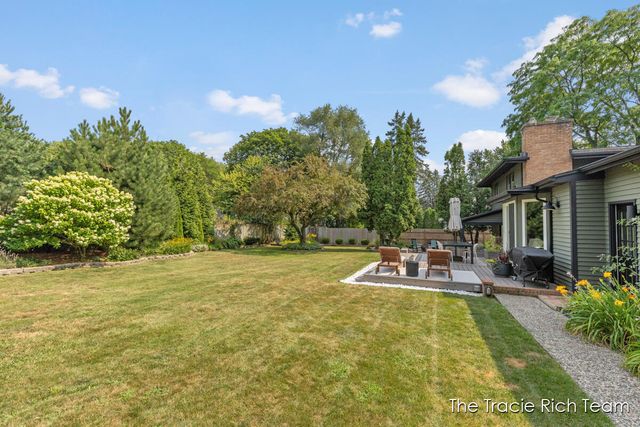 2184 Woodcliff Avenue SE, Grand Rapids, MI 49546