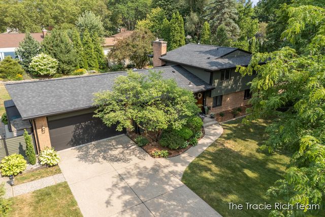2184 Woodcliff Avenue SE, Grand Rapids, MI 49546