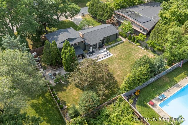 2184 Woodcliff Avenue SE, Grand Rapids, MI 49546