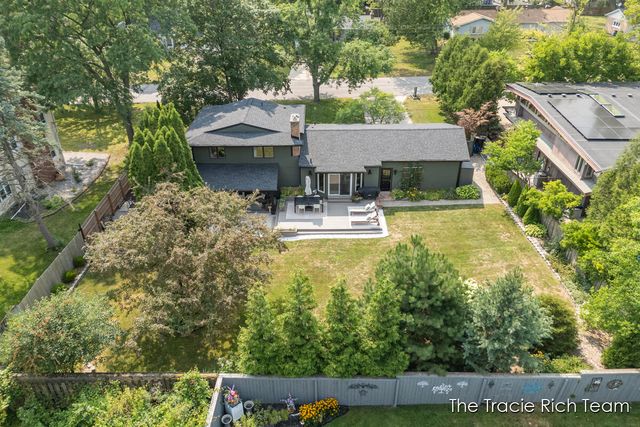 2184 Woodcliff Avenue SE, Grand Rapids, MI 49546