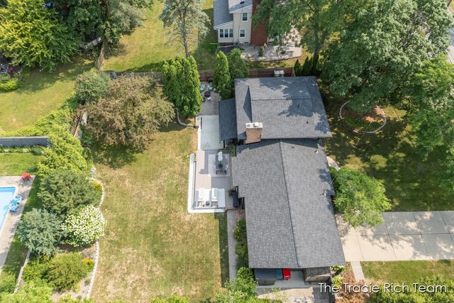 2184 Woodcliff Avenue SE, Grand Rapids, MI 49546