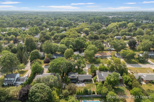 2184 Woodcliff Avenue SE, Grand Rapids, MI 49546