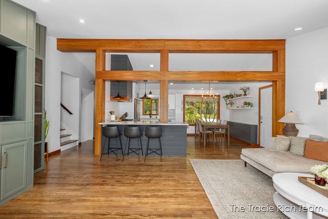 2184 Woodcliff Avenue SE, Grand Rapids, MI 49546