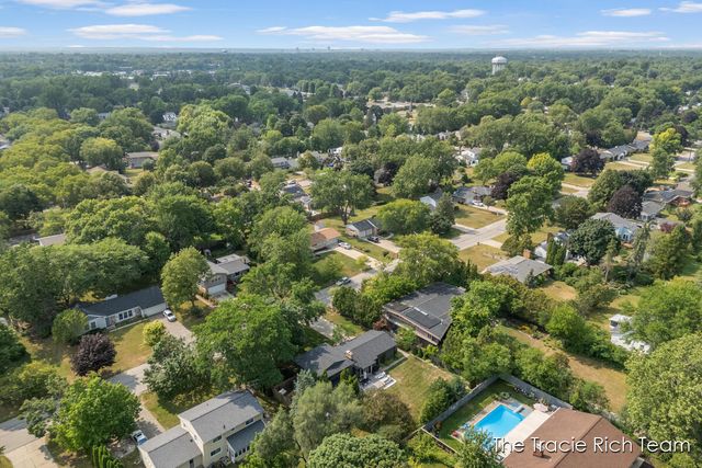 2184 Woodcliff Avenue SE, Grand Rapids, MI 49546