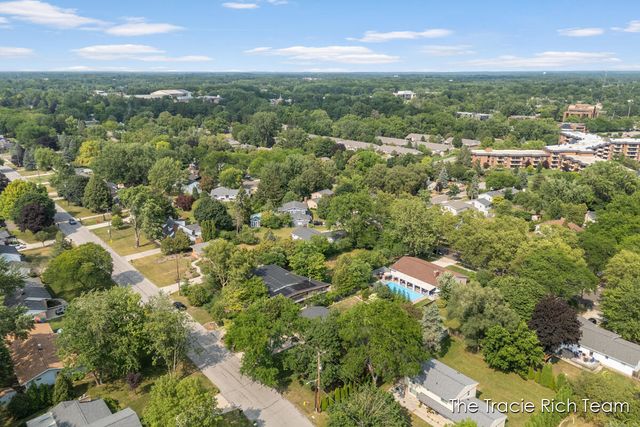 2184 Woodcliff Avenue SE, Grand Rapids, MI 49546