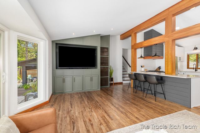 2184 Woodcliff Avenue SE, Grand Rapids, MI 49546