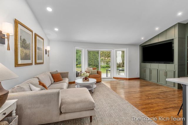 2184 Woodcliff Avenue SE, Grand Rapids, MI 49546