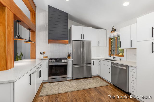 2184 Woodcliff Avenue SE, Grand Rapids, MI 49546