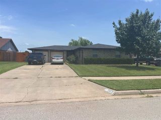 1813 NW 80th St, Lawton, OK 73505