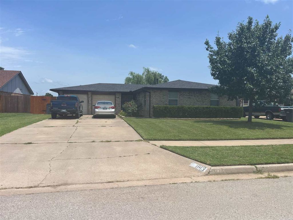 1813 NW 80th St, Lawton, OK 73505