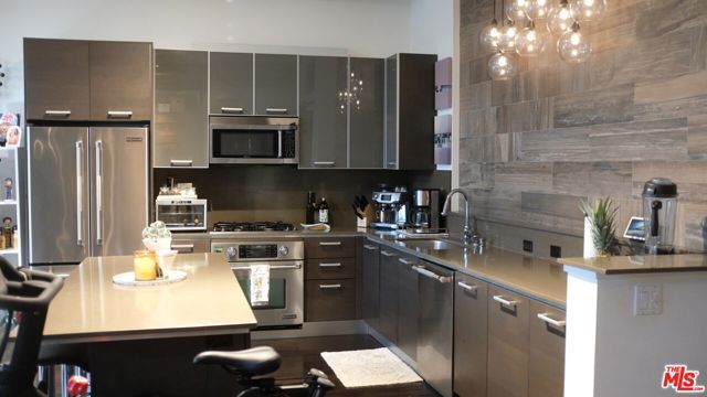 13320 Beach Avenue 102, Marina Del Rey, CA 90292