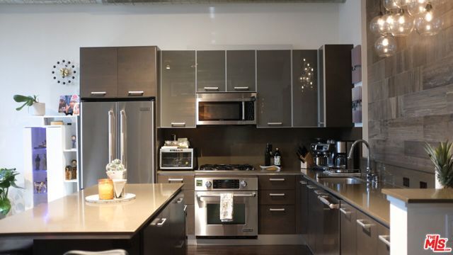 13320 Beach Avenue 102, Marina Del Rey, CA 90292