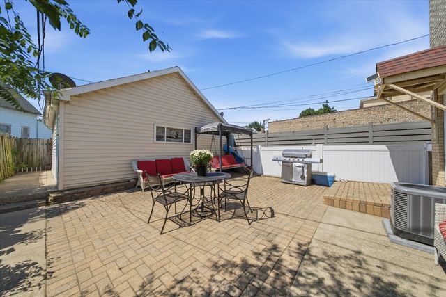 3262 N Elston Avenue, Chicago, IL 60618