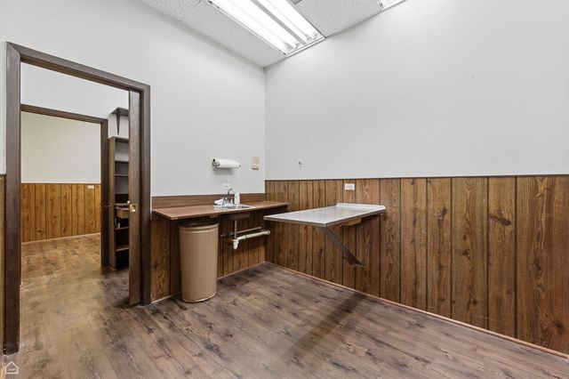 8507 S Roberts Road, Justice, IL 60458