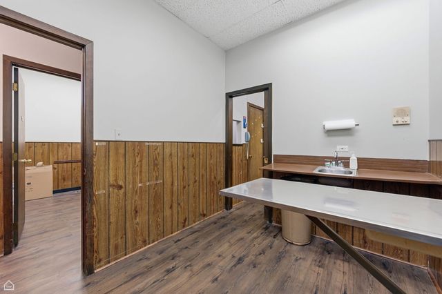 8507 S Roberts Road, Justice, IL 60458