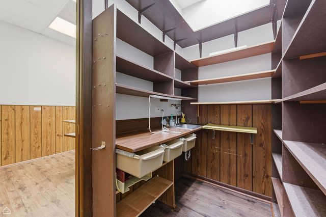 8507 S Roberts Road, Justice, IL 60458