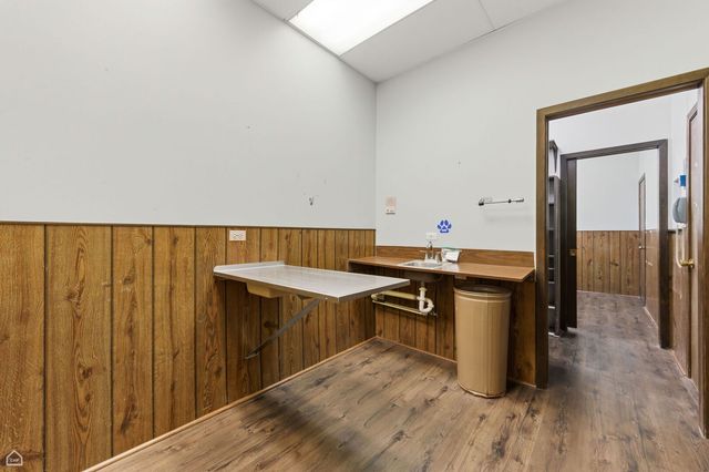 8507 S Roberts Road, Justice, IL 60458