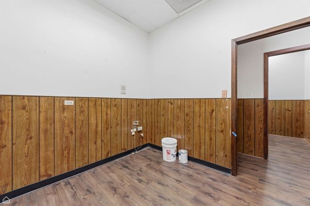 8507 S Roberts Road, Justice, IL 60458