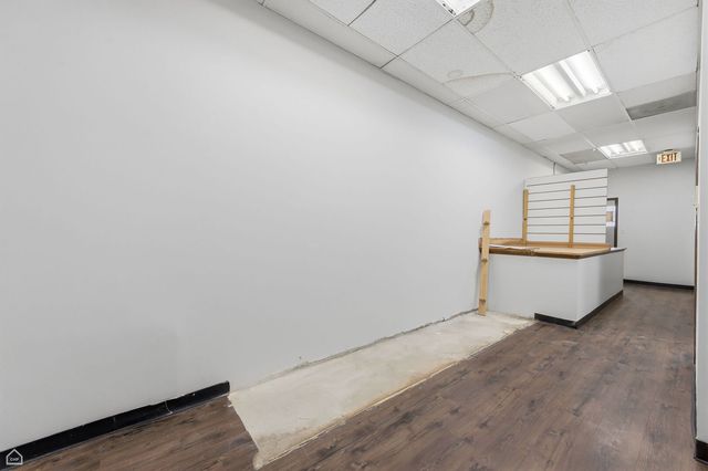 8507 S Roberts Road, Justice, IL 60458