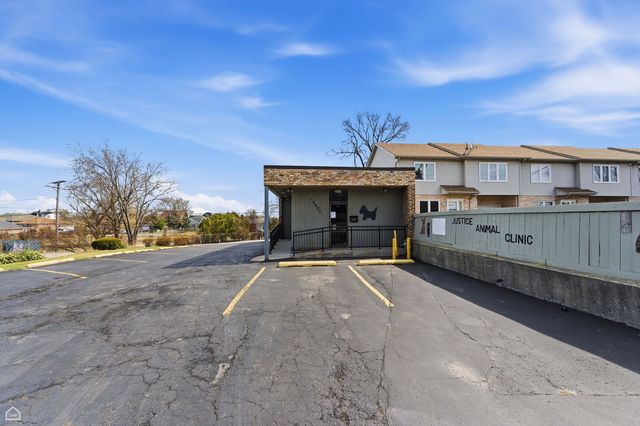 8507 S Roberts Road, Justice, IL 60458