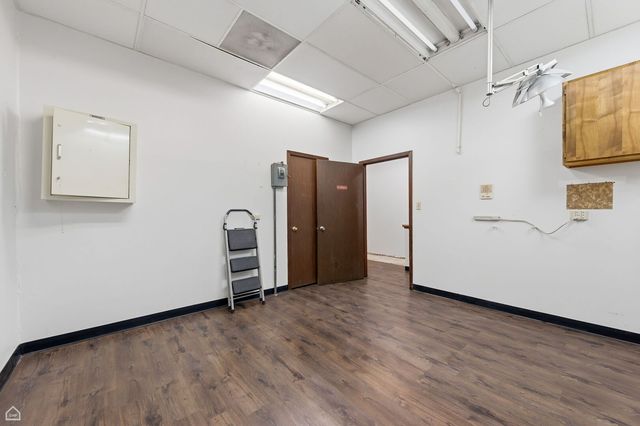 8507 S Roberts Road, Justice, IL 60458