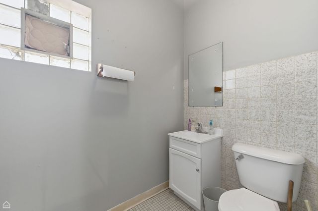 8507 S Roberts Road, Justice, IL 60458