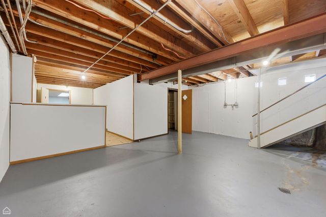 8507 S Roberts Road, Justice, IL 60458