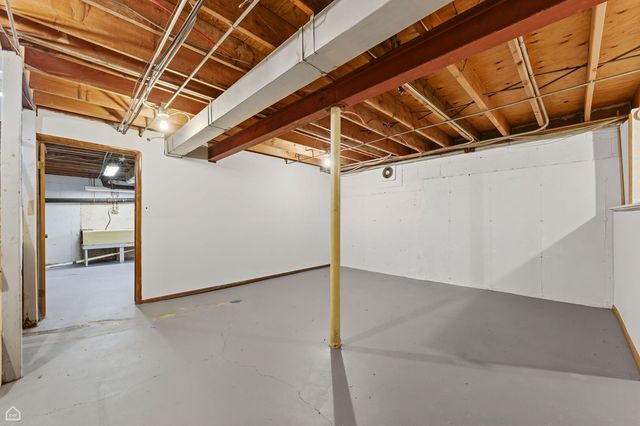 8507 S Roberts Road, Justice, IL 60458