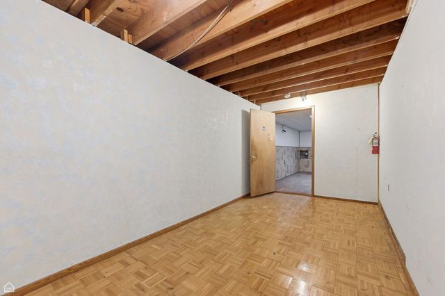 8507 S Roberts Road, Justice, IL 60458