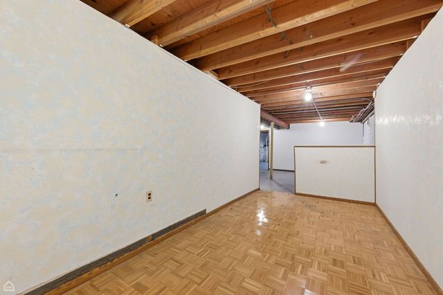 8507 S Roberts Road, Justice, IL 60458