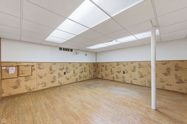 8507 S Roberts Road, Justice, IL 60458