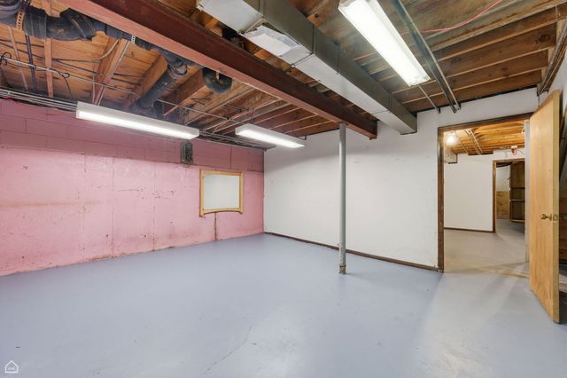 8507 S Roberts Road, Justice, IL 60458