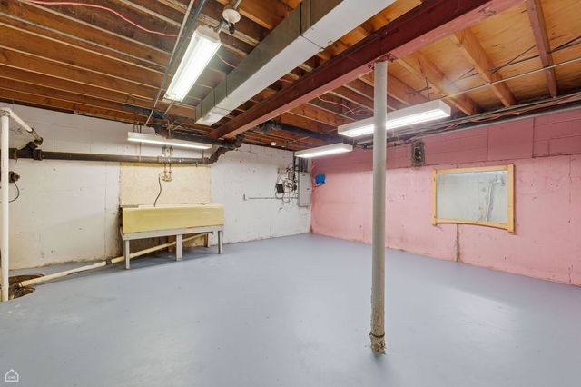 8507 S Roberts Road, Justice, IL 60458