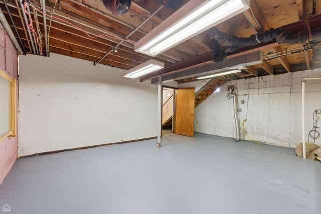 8507 S Roberts Road, Justice, IL 60458