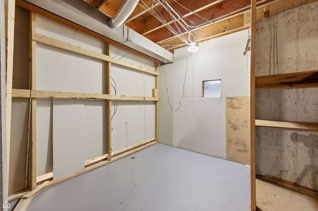 8507 S Roberts Road, Justice, IL 60458