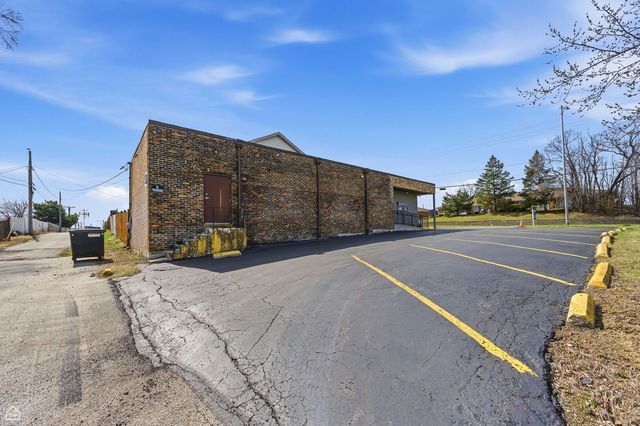 8507 S Roberts Road, Justice, IL 60458