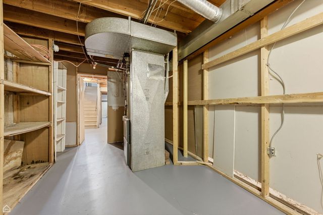 8507 S Roberts Road, Justice, IL 60458