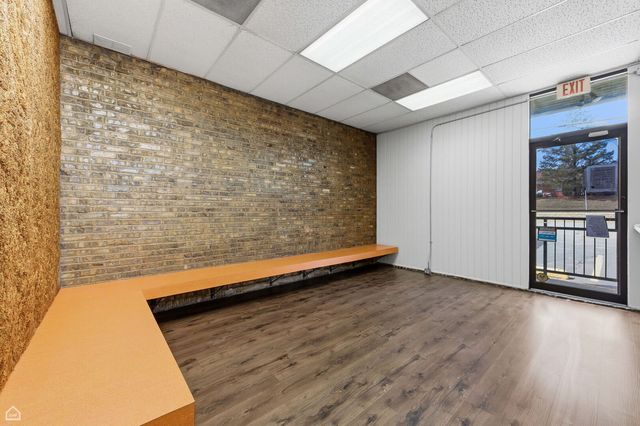 8507 S Roberts Road, Justice, IL 60458