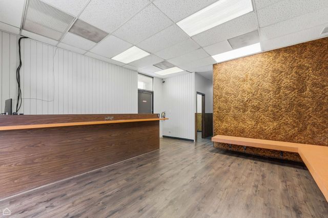 8507 S Roberts Road, Justice, IL 60458