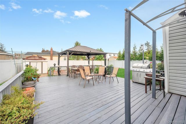 154 8th Street, Bethpage, NY 11714