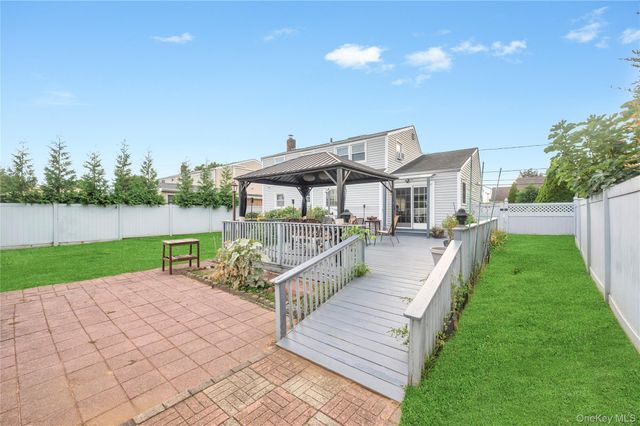 154 8th Street, Bethpage, NY 11714