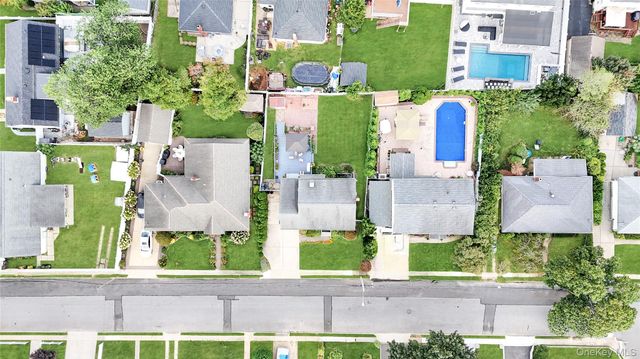 154 8th Street, Bethpage, NY 11714