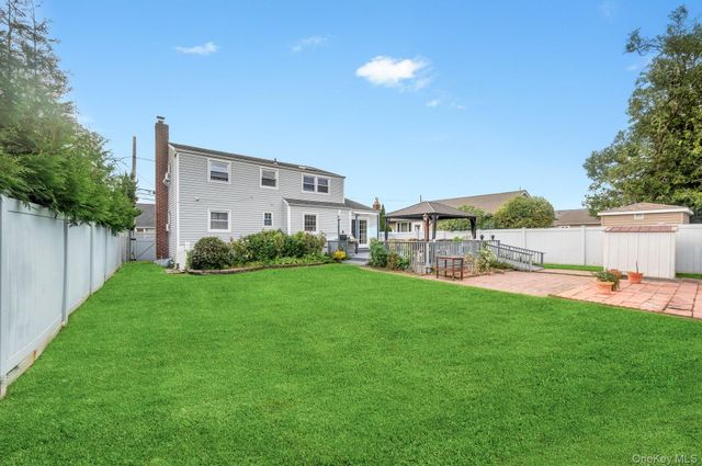 154 8th Street, Bethpage, NY 11714