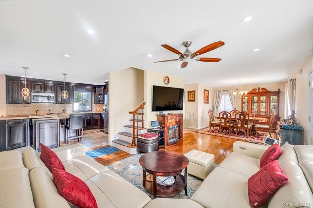 154 8th Street, Bethpage, NY 11714