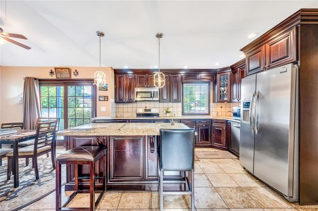 154 8th Street, Bethpage, NY 11714