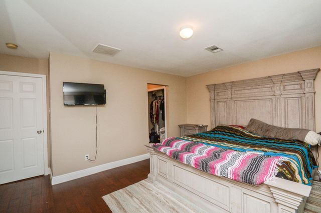 1402 Chestnut Ridge Rd, Kingwood, TX 77339