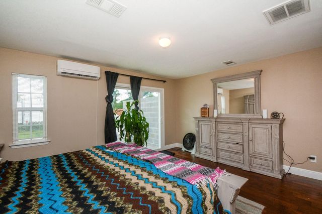 1402 Chestnut Ridge Rd, Kingwood, TX 77339