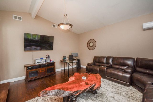 1402 Chestnut Ridge Rd, Kingwood, TX 77339