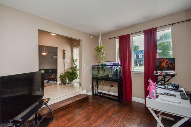 1402 Chestnut Ridge Rd, Kingwood, TX 77339