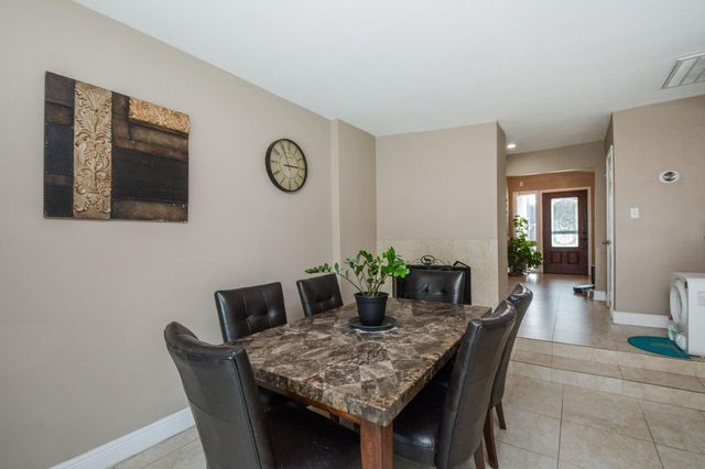 1402 Chestnut Ridge Rd, Kingwood, TX 77339